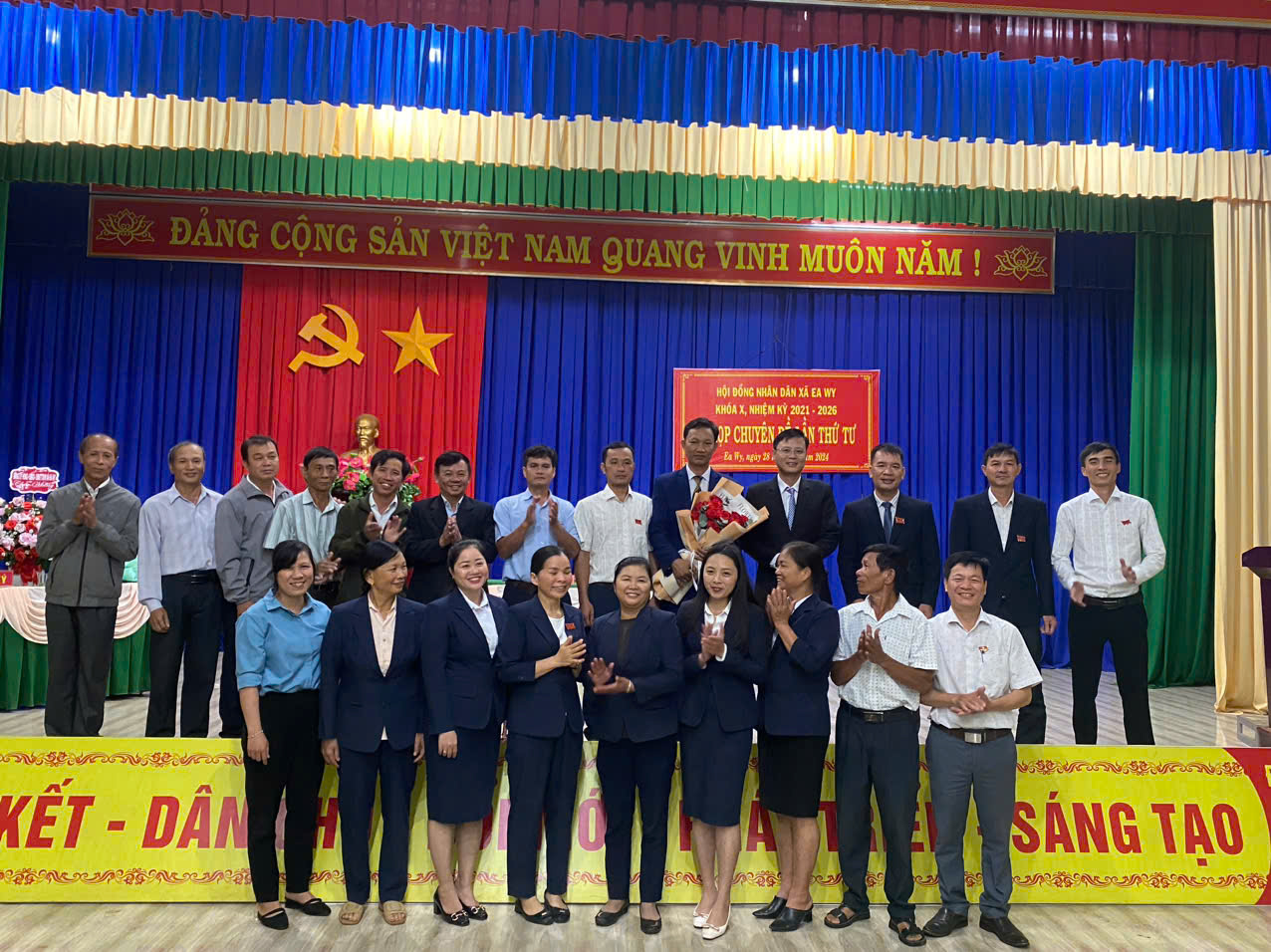 Kỳ họp chuyên đề HĐND xã Ea Wy lần thứ 4 nhiệm kỳ 2021 – 2026