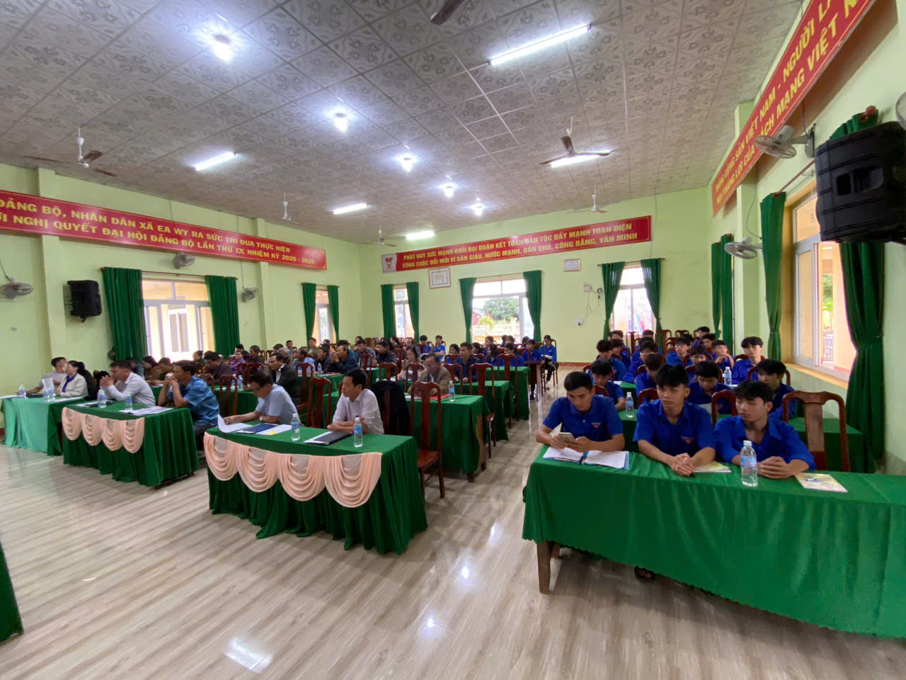 Hội nghị trao đổi, đối thoại giữa UBND xã Ea Wy với nhân dân năm 2024