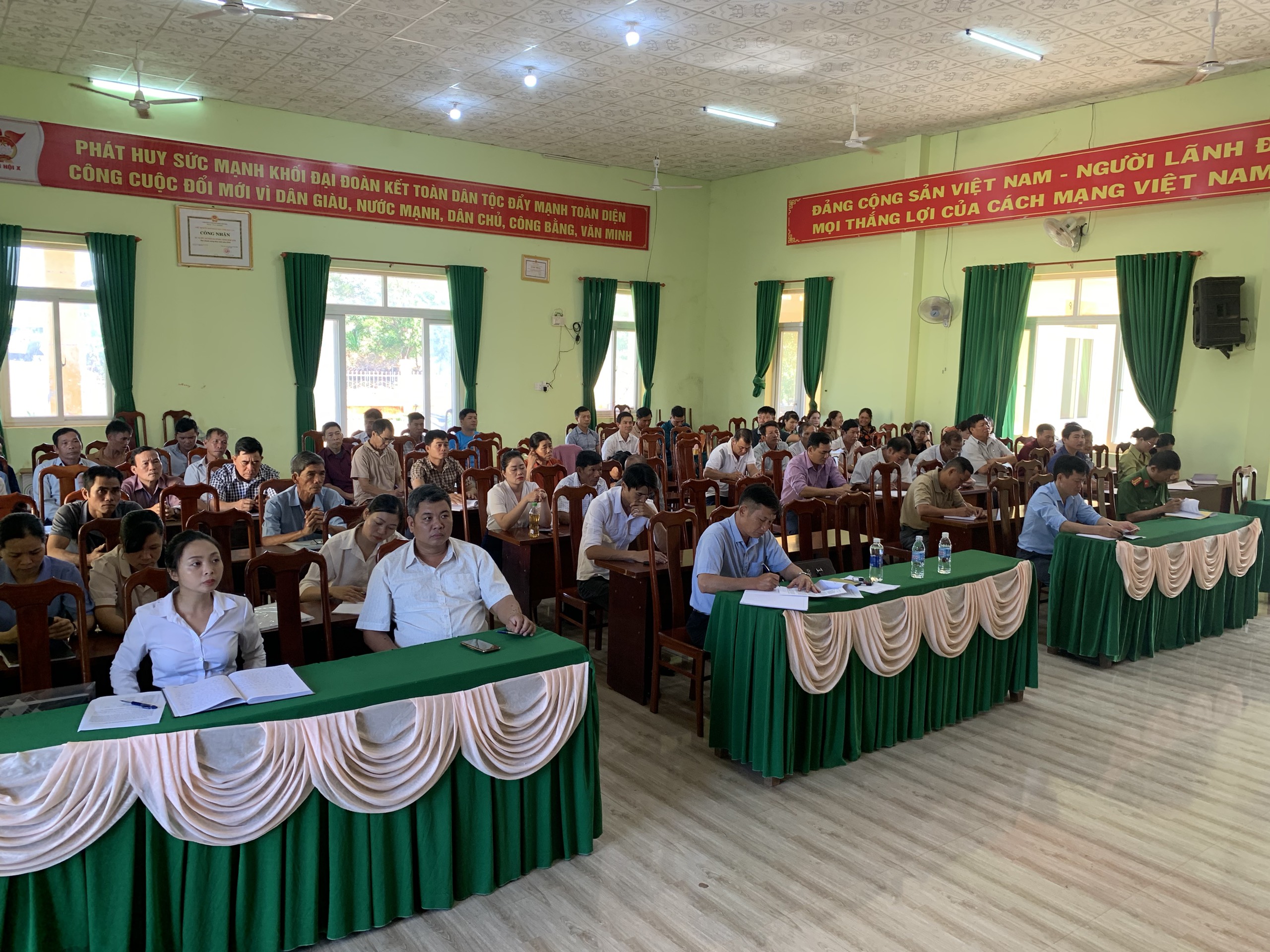 Hội nghị quán triệt các văn bản của cấp trên và triển khai học tập chuyên đề năm 2024 “Học tập và làm theo tư tưởng, đạo đức, phong cách Hồ Chí Minh”