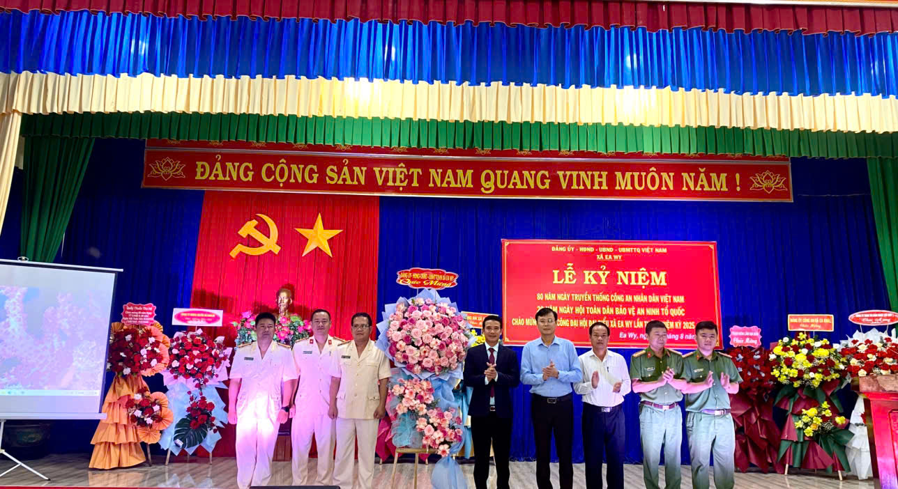 Sôi nổi Ngày hội toàn dân bảo vệ an ninh Tổ quốc ở xã Ea Wy