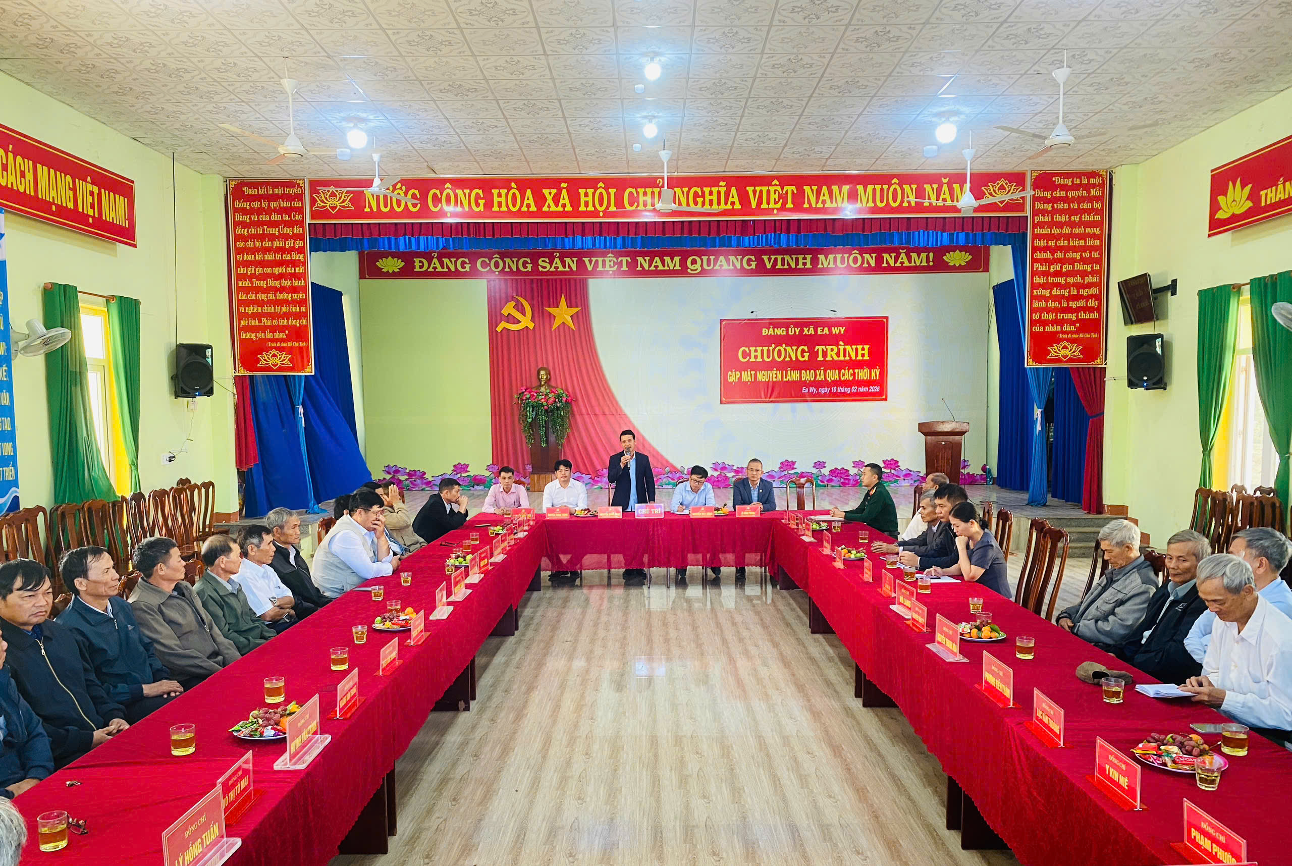 Xã Ea Wy tổ chức gặp mặt nguyên lãnh đạo xã qua các thời kỳ nhân dịp Xuân Bính Ngọ 2026