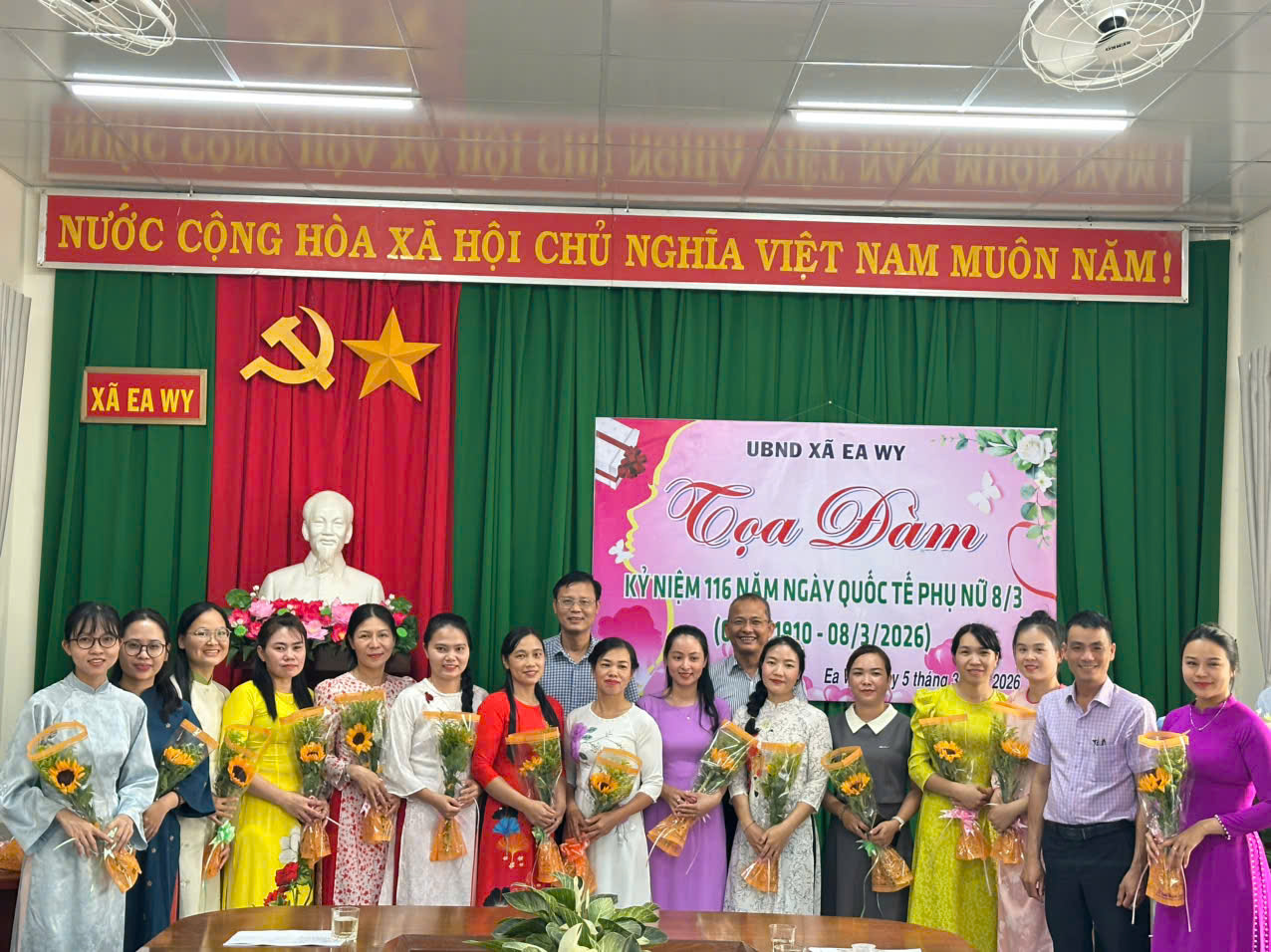 UBND xã Ea Wy tổ chức tọa đàm nhân kỷ niệm Ngày Quốc tế Phụ nữ 8/3