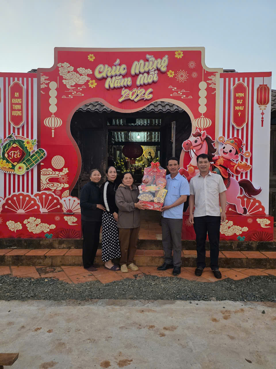 Xã Ea Wy thăm, chúc Tết các cơ quan, đơn vị và cơ sở tôn giáo nhân dịp Xuân Bính Ngọ 2026