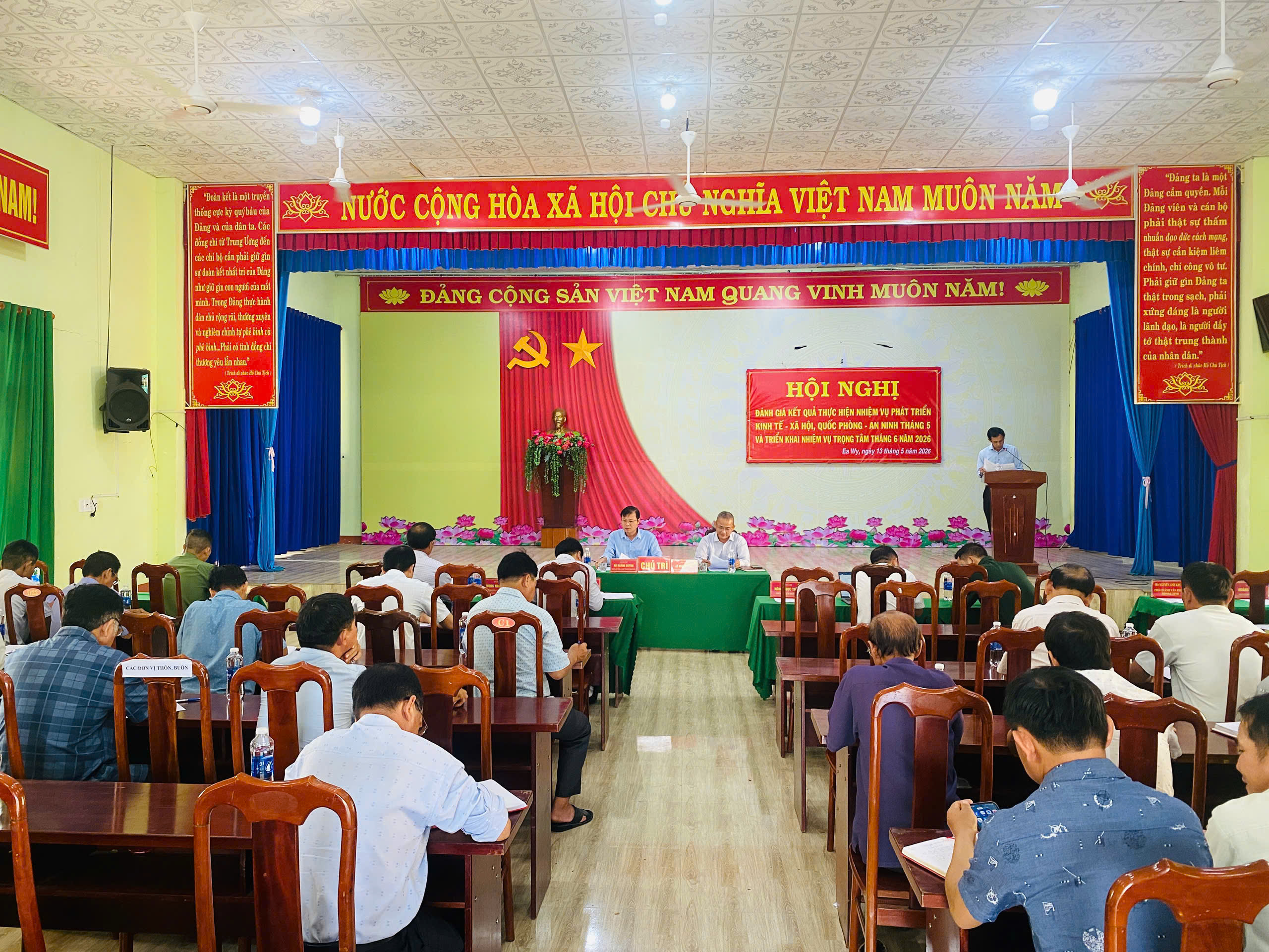 UBND xã Ea Wy tổ chức hội nghị đánh giá kết quả thực hiện nhiệm vụ tháng 5 và triển khai nhiệm vụ trọng tâm tháng 6 năm 2026