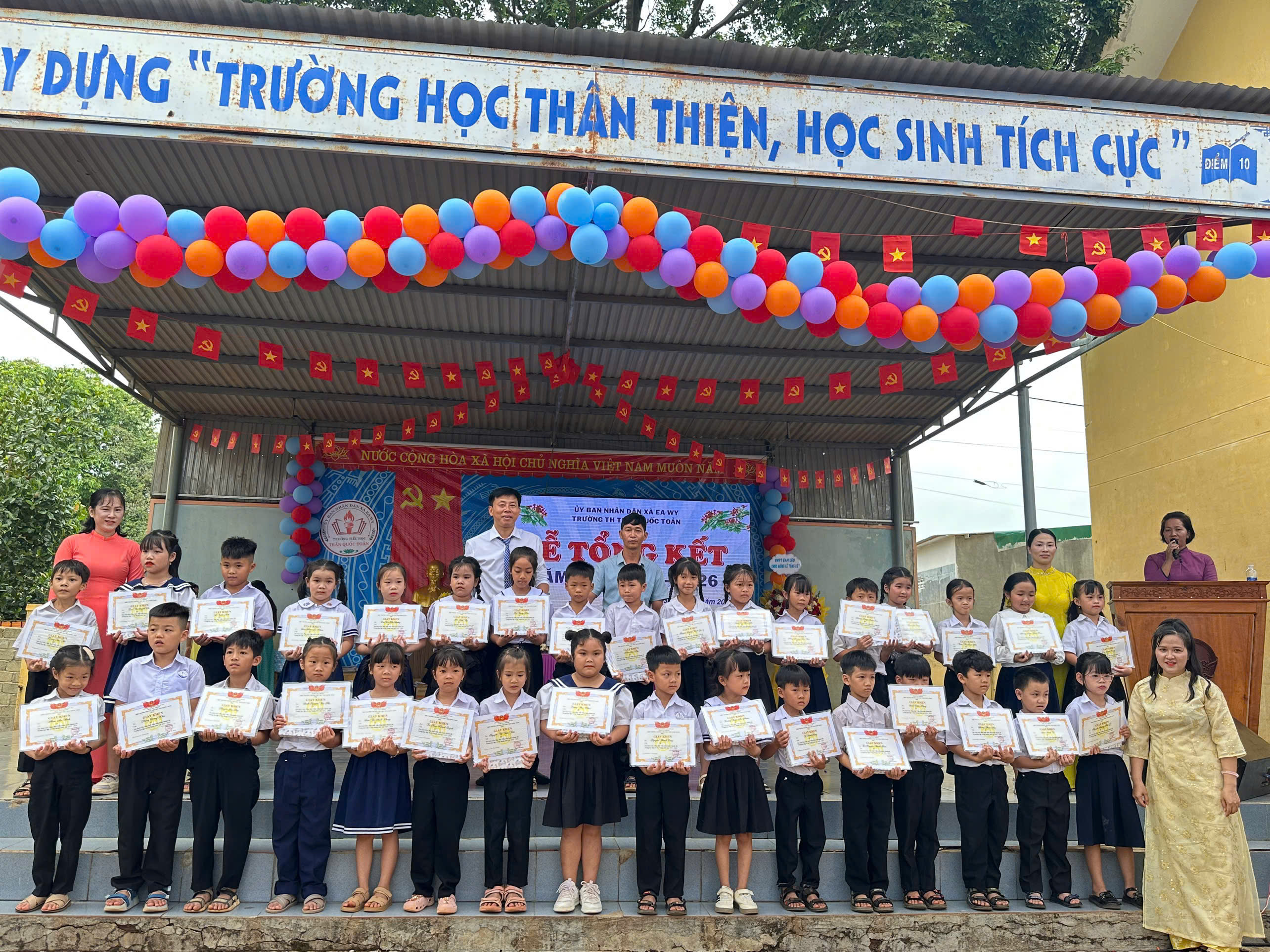 TRƯỜNG TIỂU HỌC TRẦN QUỐC TOẢN TỔ CHỨC LỄ TỔNG KẾT NĂM HỌC 2025–2026 VÀ LỄ RA TRƯỜNG CHO HỌC SINH LỚP 5
