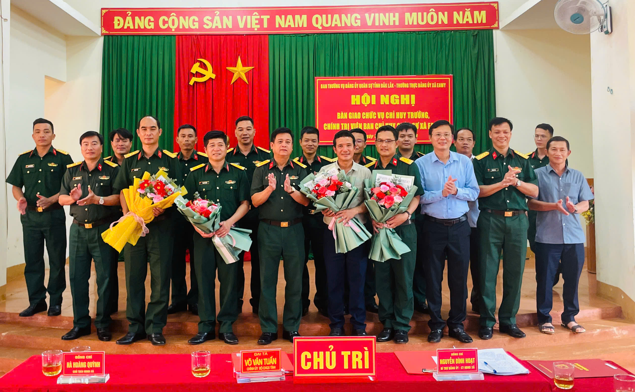 Hội nghị bàn giao chức vụ Chỉ huy trưởng và Chính trị viên Ban CHQS xã Ea Wy