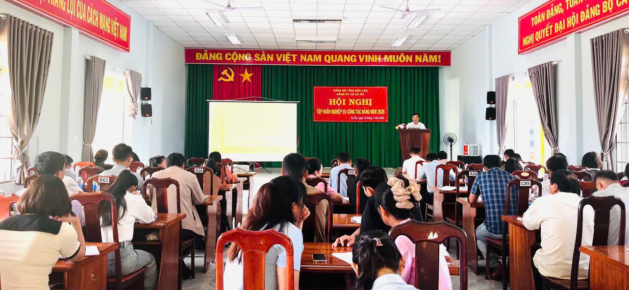 Đảng ủy xã Ea Wy tổ chức Hội nghị tập huấn nghiệp vụ công tác Đảng năm 2026