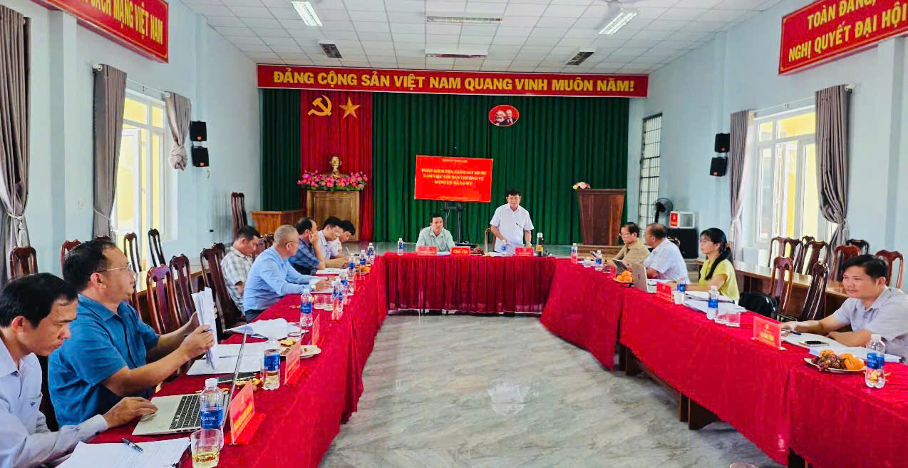 Đoàn Kiểm tra, giám sát số 507 làm việc với Ban Thường vụ Đảng ủy xã Ea Wy