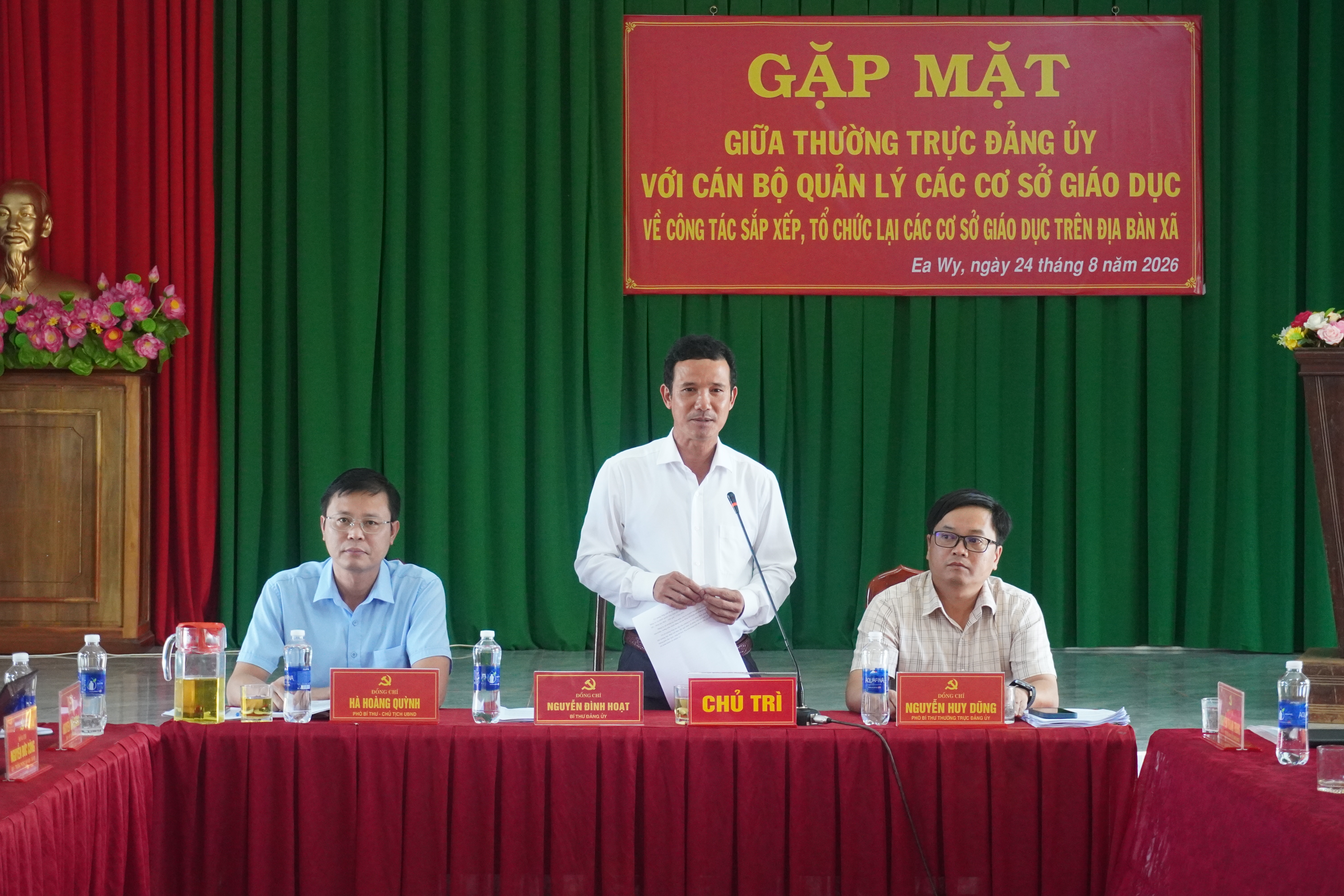 Thường trực Đảng uỷ xã Ea Wy gặp mặt cán bộ quản lý các cơ sở giáo dục về công tác sắp xếp, tổ chức lại các cơ sở giáo dục trên địa bàn xã