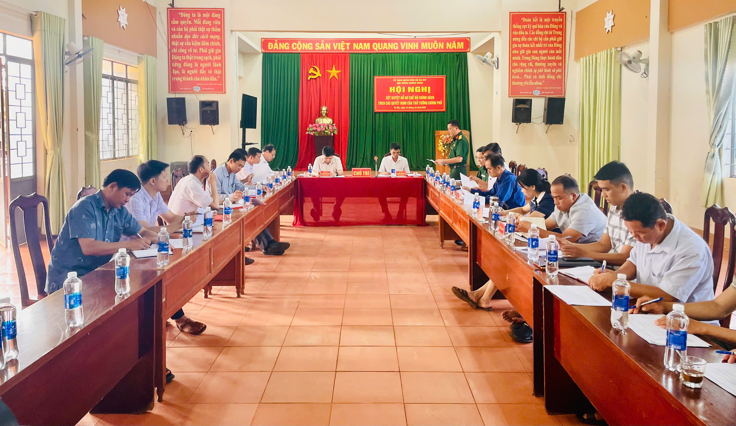 Hội đồng chính sách xã Ea Wy tổ chức Hội nghị xét duyệt hồ sơ chế độ chính sách  theo các Quyết định của Thủ tướng Chính phủ