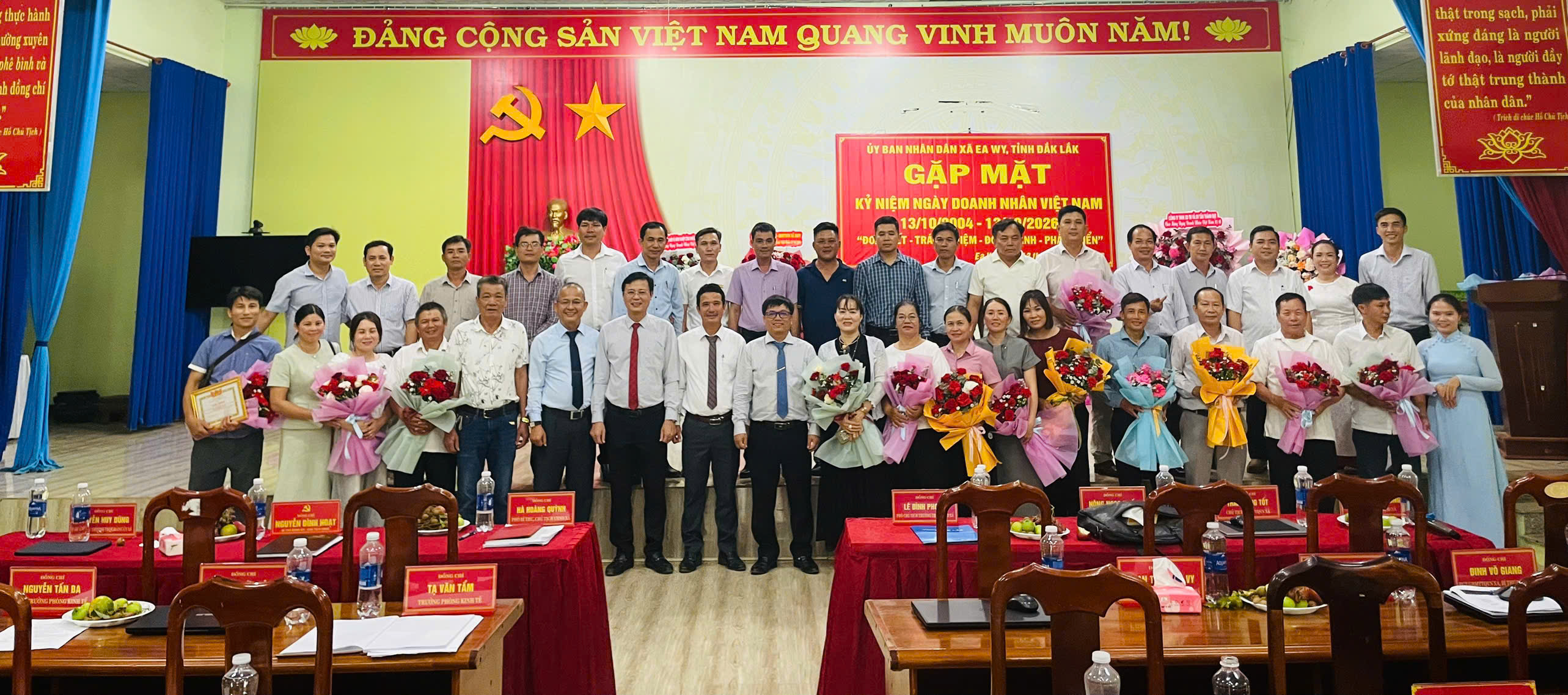 UBND xã Ea Wy tổ chức gặp mặt nhân kỷ niệm Ngày Doanh nhân Việt Nam