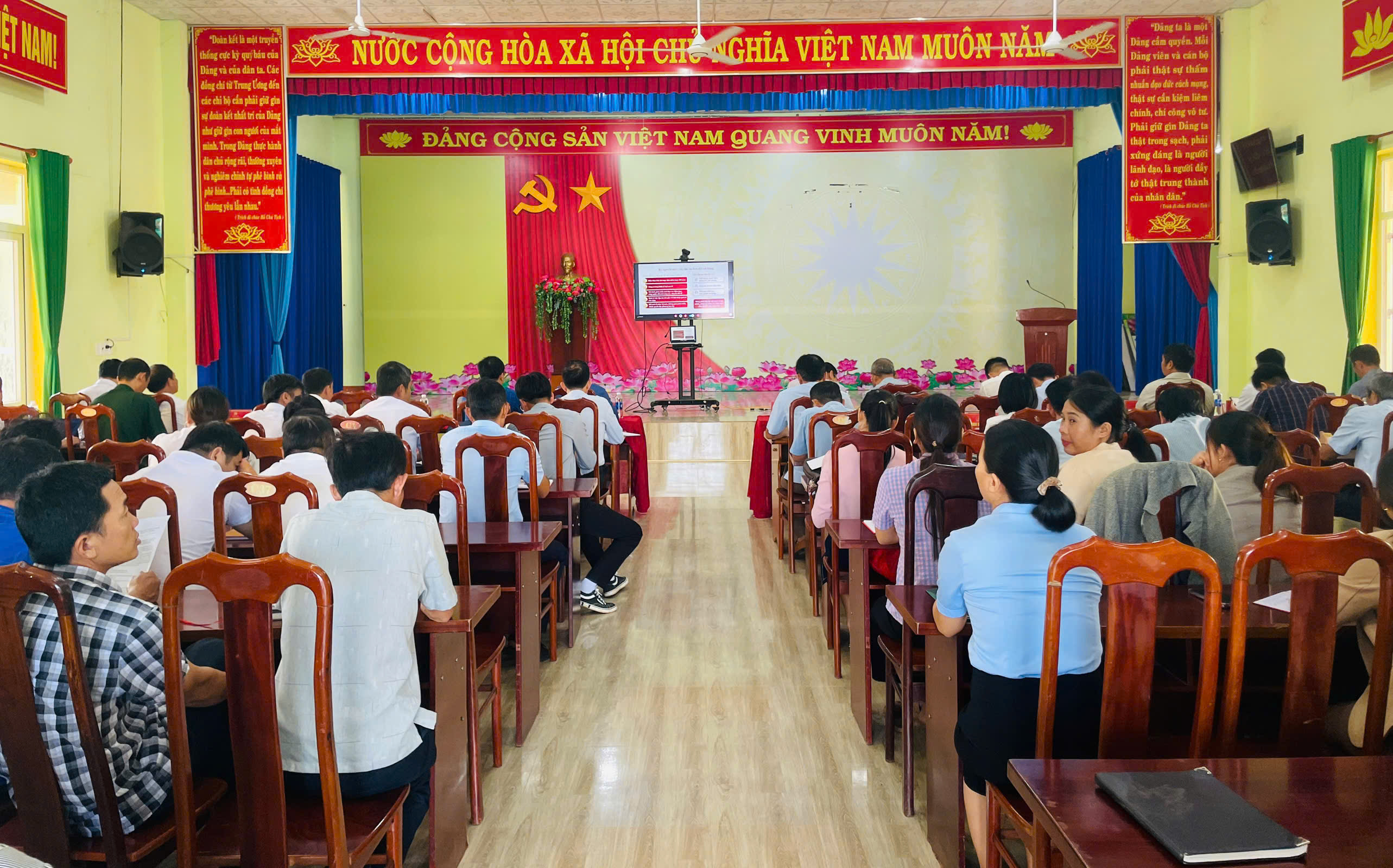 Hội nghị nghiên cứu, học tập, quán triệt và triển khai thực hiện Nghị quyết hội nghị lần thứ tư Ban Chấp hành Trung ương Đảng khóa XIV