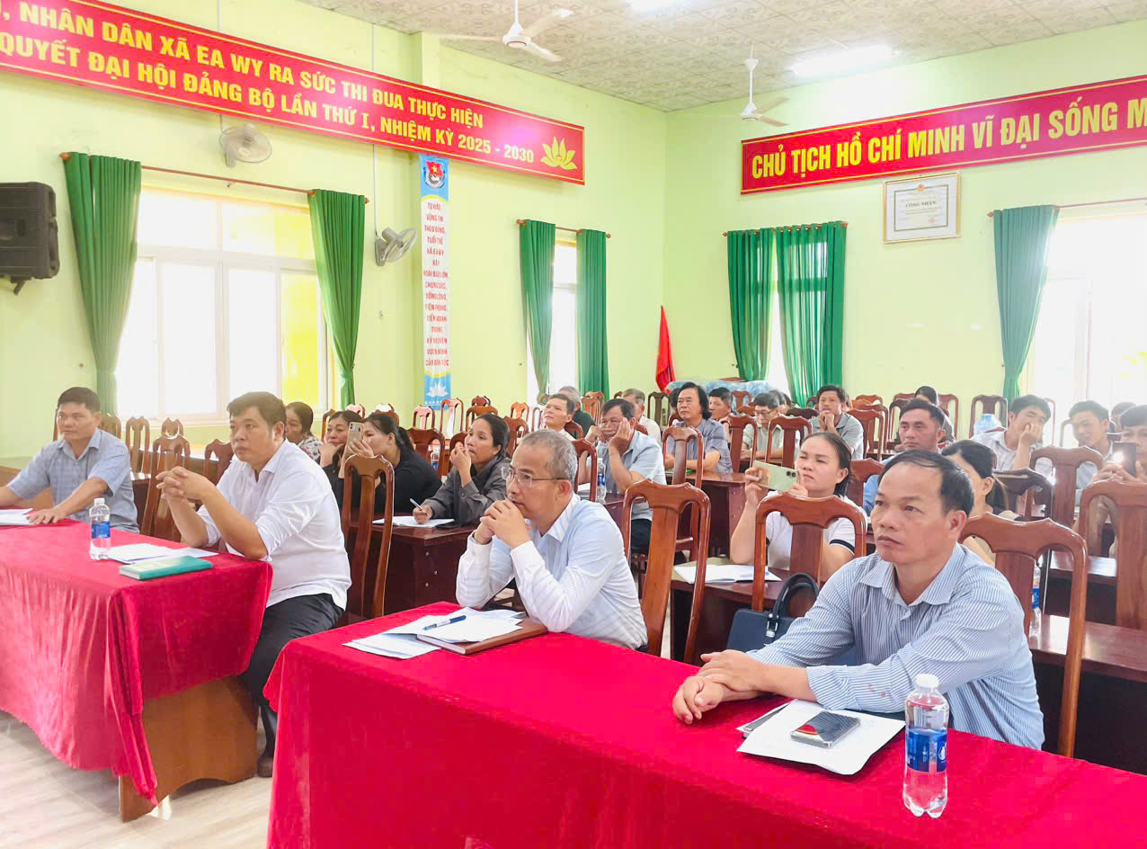 Xã Ea Wy phát động lấy mẫu phân tích thổ nhưỡng và đề xuất giải pháp nâng cao hiệu quả canh tác nông nghiệp