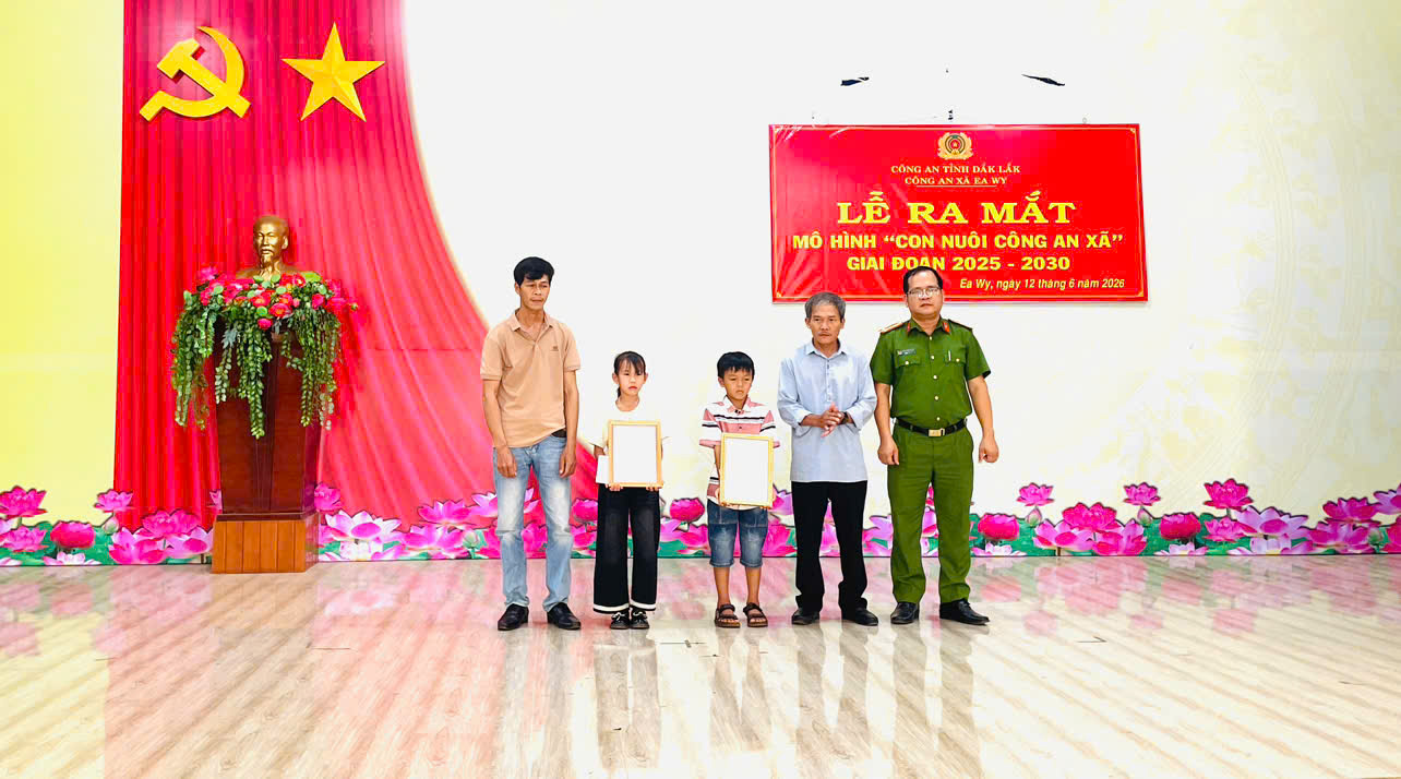 Lễ ra mắt mô hình “con nuôi Công an xã” giai đoạn 2025-2030