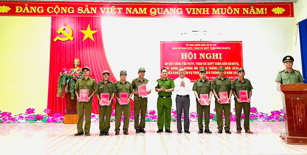 Xã Ea Wy sơ kết công tác phòng chống tội phạm, tệ nạn xã hội và xây dựng phong trào toàn dân bảo vệ an ninh Tổ quốc, xây dựng xã không ma tuý trong 6 tháng đầu năm, triển khai nhiệm vụ 6 tháng cuối năm 2026