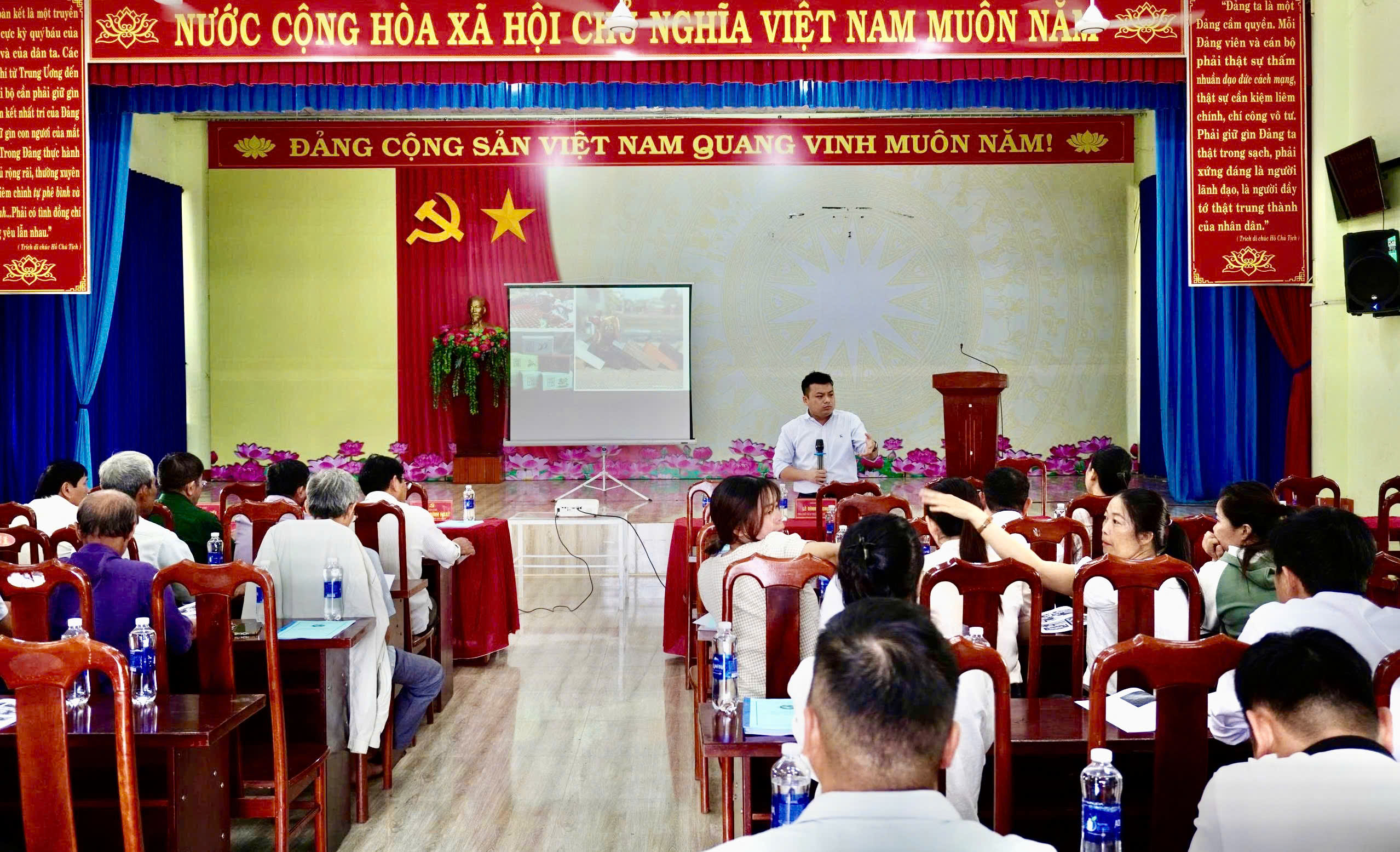 Xã Ea Wy tổ chức tập huấn thực hiện tiểu dự án 3, dự án 5